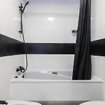 Privada Con Barbacoa Y Patio Cerca De La Playa *
